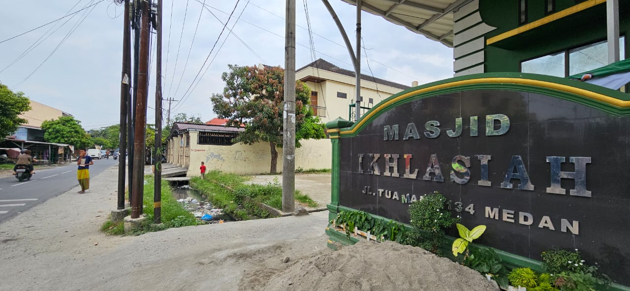 Tampak Masjid Ikhlasiah